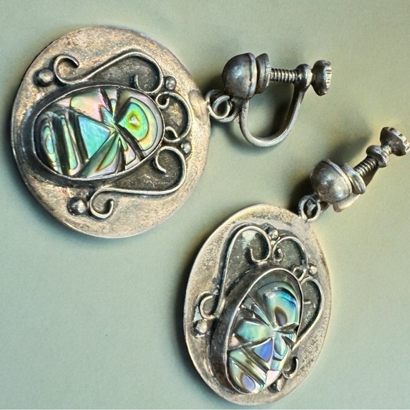 Taxco | 1940’s Carved Abalone Aztec Warrior Sterling Screw-Back Earrings - Picture 2 of 9